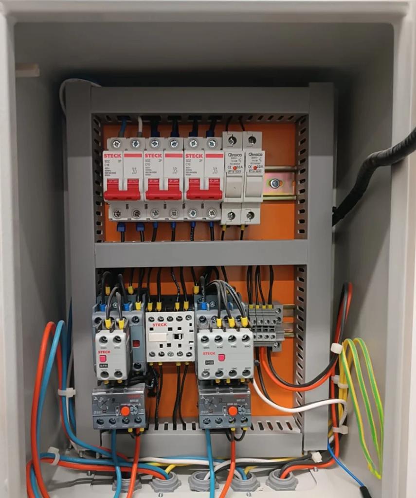 Equipamiento Eléctrico y Tableros